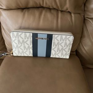 Brand New  Michael Kors wallet